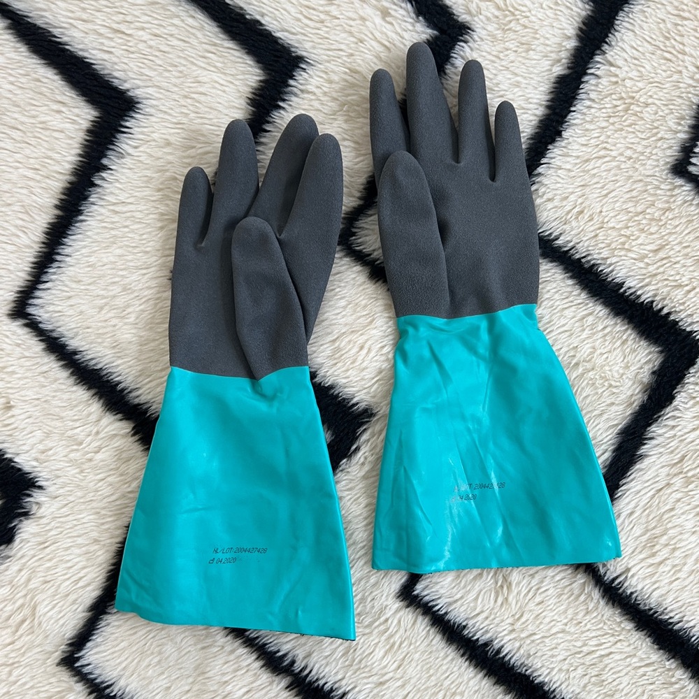 Gloves with high cuff and soft interior perfect for gardening